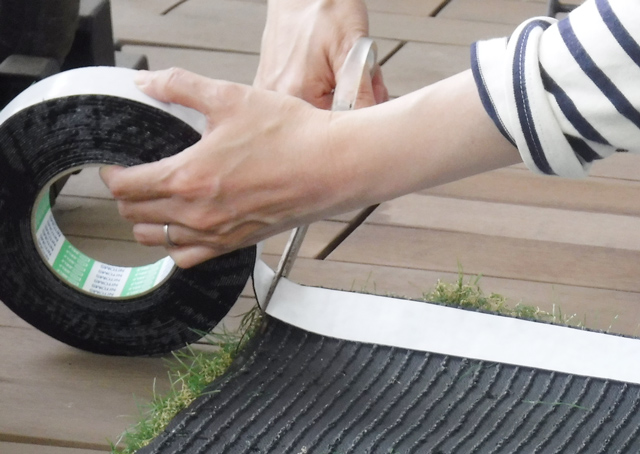 人工芝にジョイントテープはいらない？貼り方の手順4個